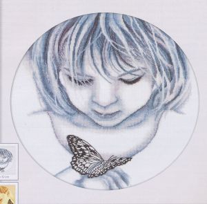 m176 - Девочка и бабочка