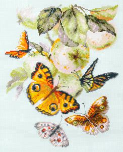 130-052 - Бабочки на яблоне