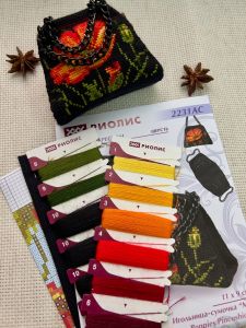 2231 - Игольница-сумочка. Маки