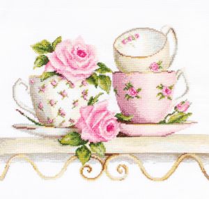 b2327 - Чайные чашки с розами