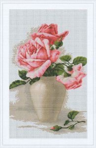 b507 - Розовые розы в вазе