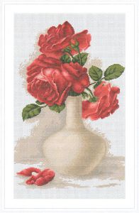 g506 - Красные розы в вазе