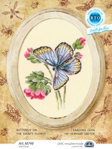 m749 - Бабочка села на нежный цветок
