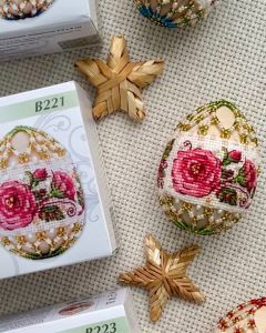 В221 - Пасхальное яйцо. Розы