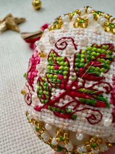 В221 - Пасхальное яйцо. Розы