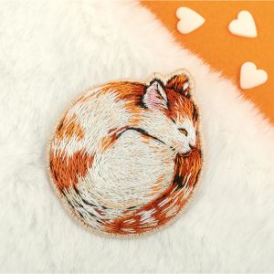 ЖК-2322 - Брошь. Спящий котик