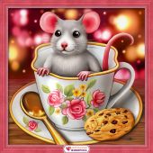 Крысенок в чашке